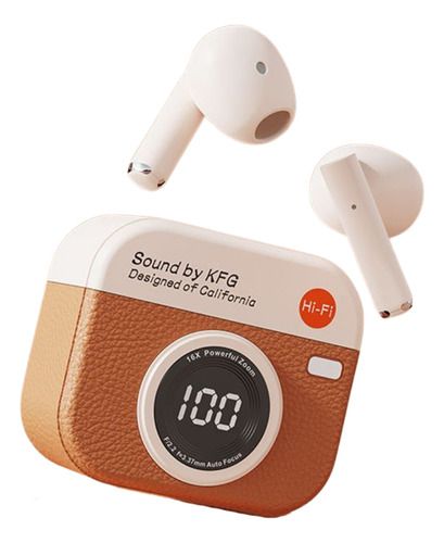 Altavoz portátil Bluetooth blanco y marrón con pantalla digital y dos auriculares inalámbricos.