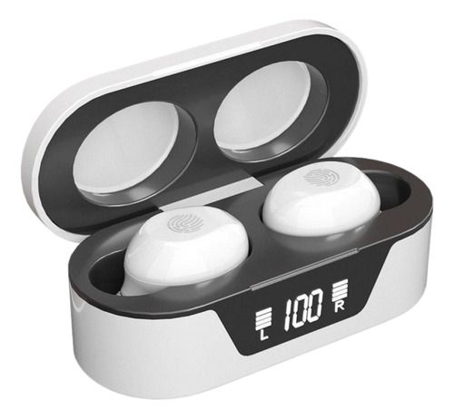 Auriculares inalámbricos abiertos en un estuche de carga blanco y negro con indicador digital de batería.