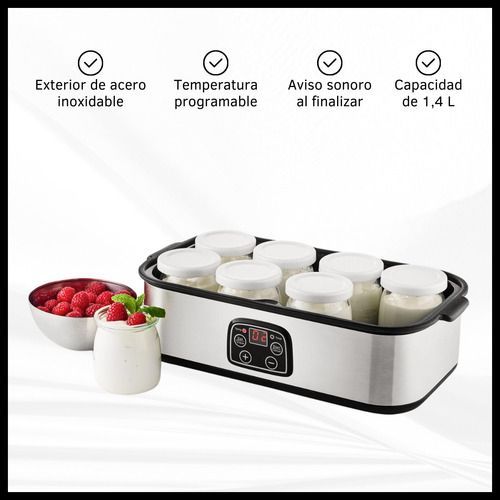 Yogurtera doble plateada con dos vasos transparentes con tapa y tarros de yogur con fruta al lado.