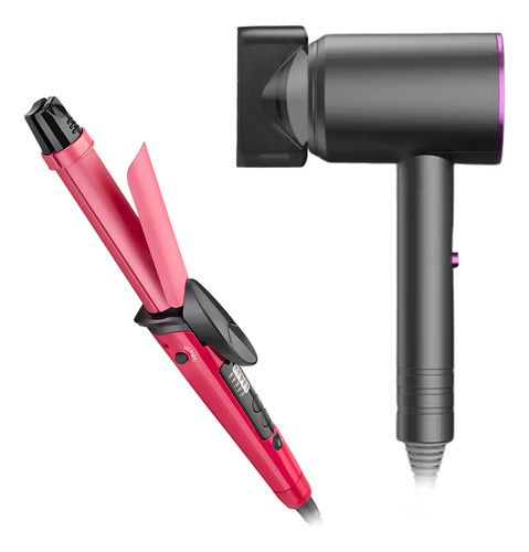 Herramienta rosa para peinar el cabello y secador de pelo negro estilo Dyson sobre un fondo blanco.