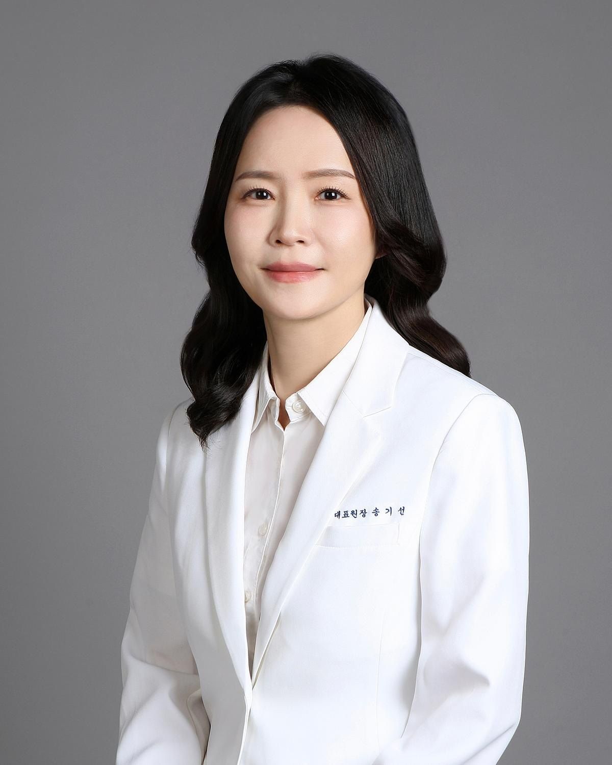 Dr. Song Ki-seon, Chief Director of Live Young Clinic