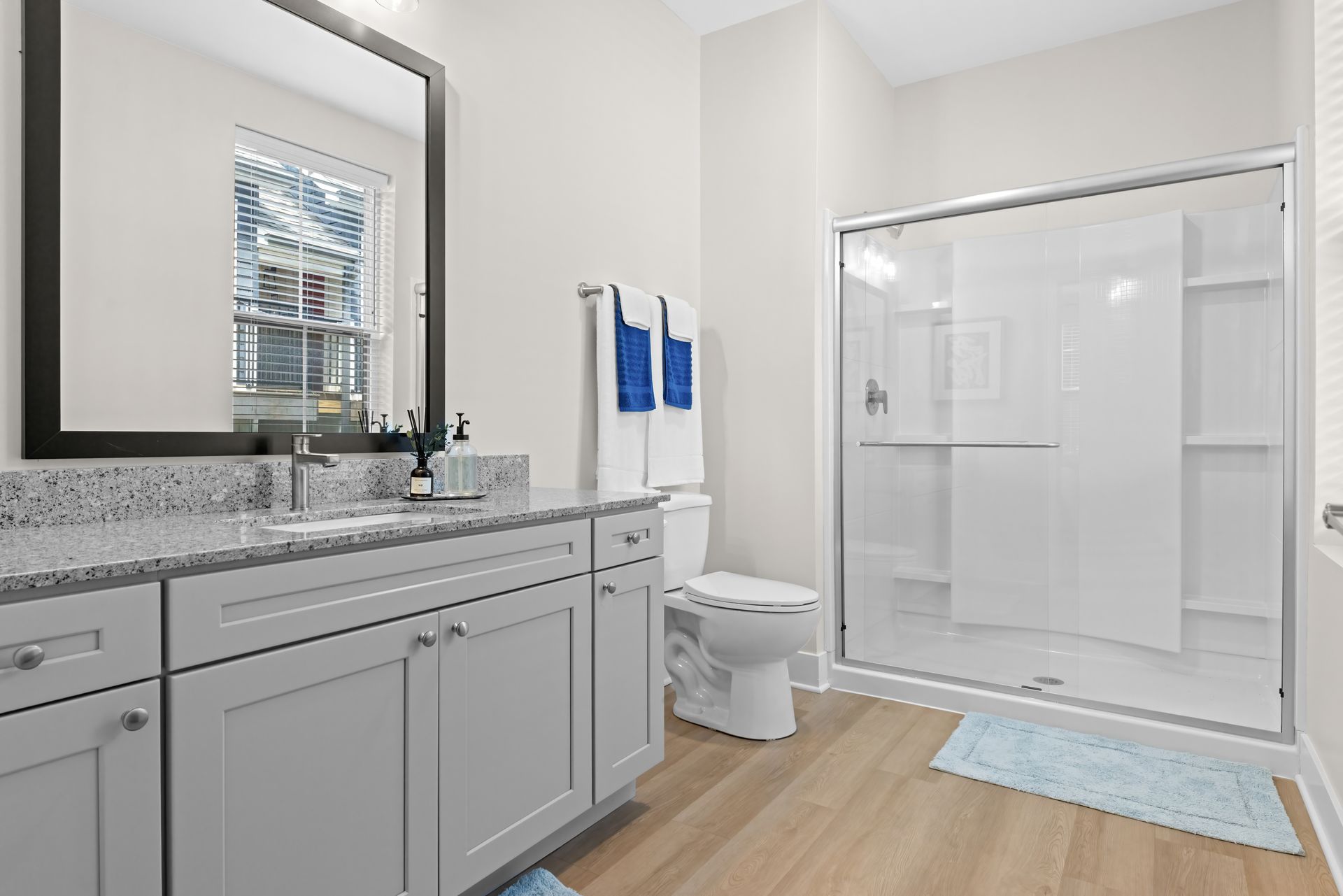 Luxury Apartments in Louisville, KY | Plainview Apartments - Luxury Apartments With A Green View