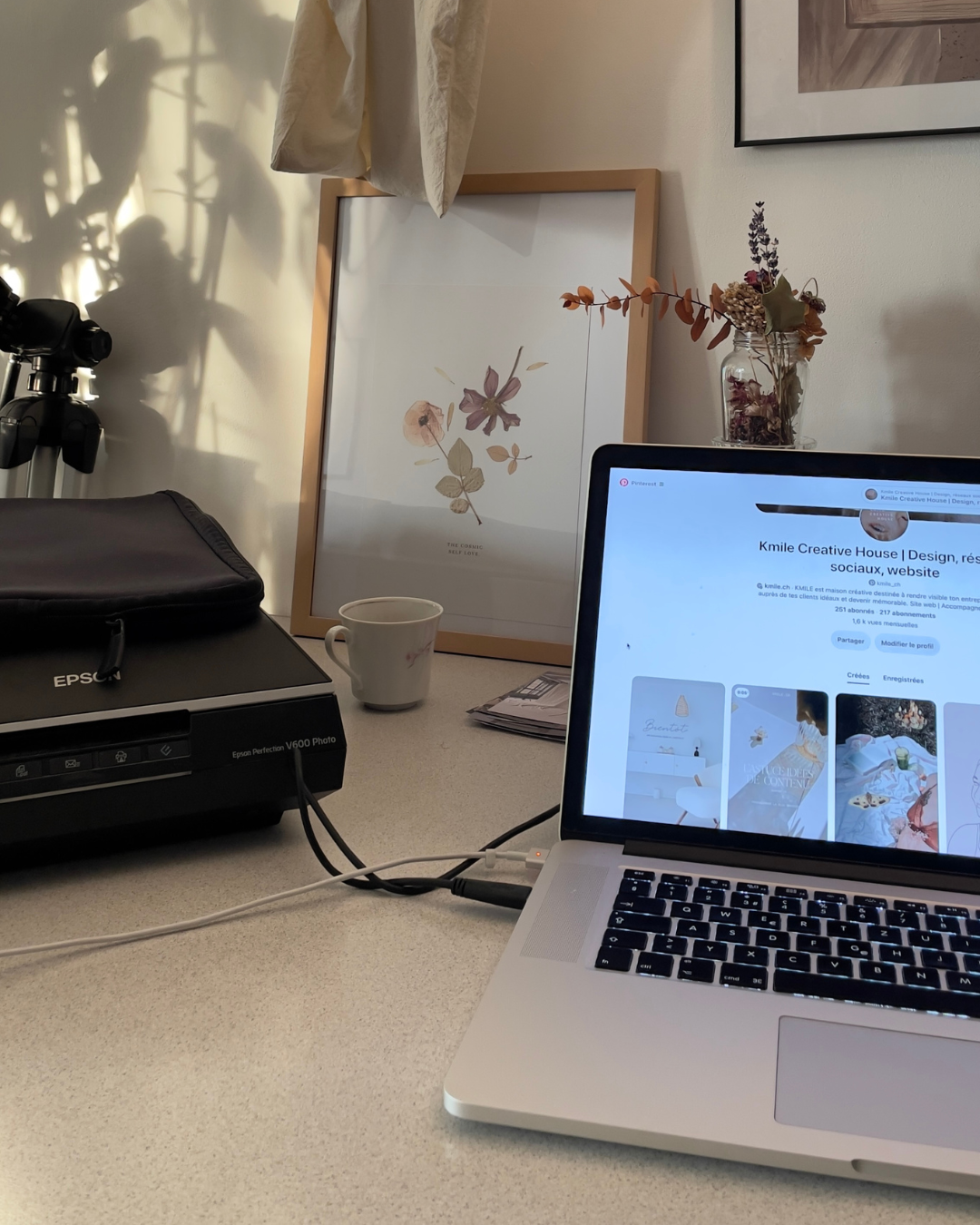 online advertising on laptop screen