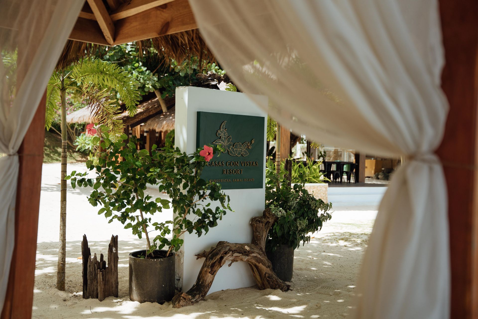 A sign on a wall that says ' tropical paradise ' on it