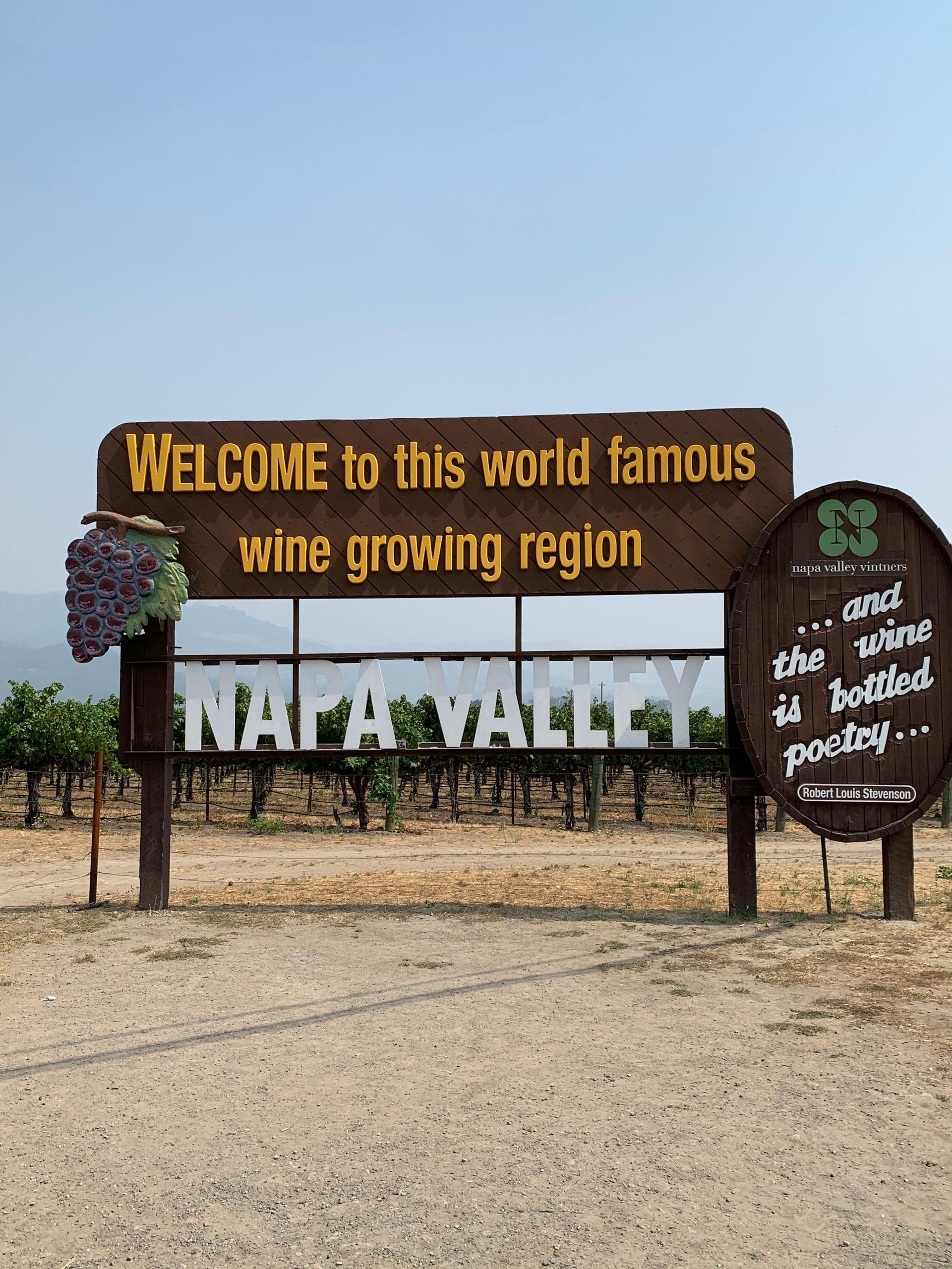 A sign that says welcome to this world famous wine growing region