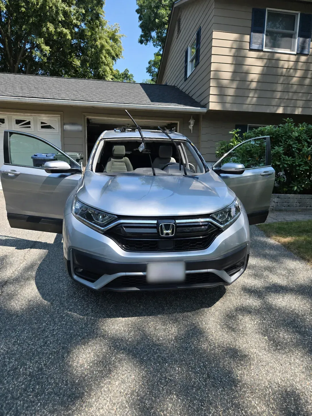 Honda windshield opening prepared during replacement service