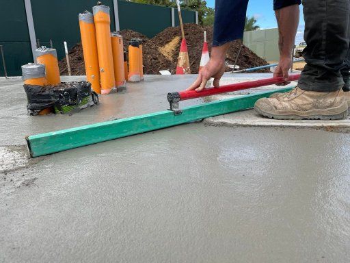 Professional concrete contractor working on a commercial concreting job in Bendigo, VIC.