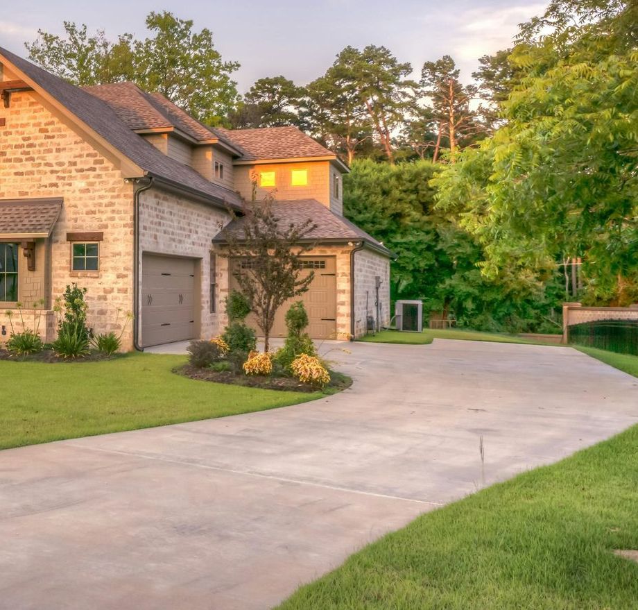 Well-maintained residential concrete driveway in Bendigo.