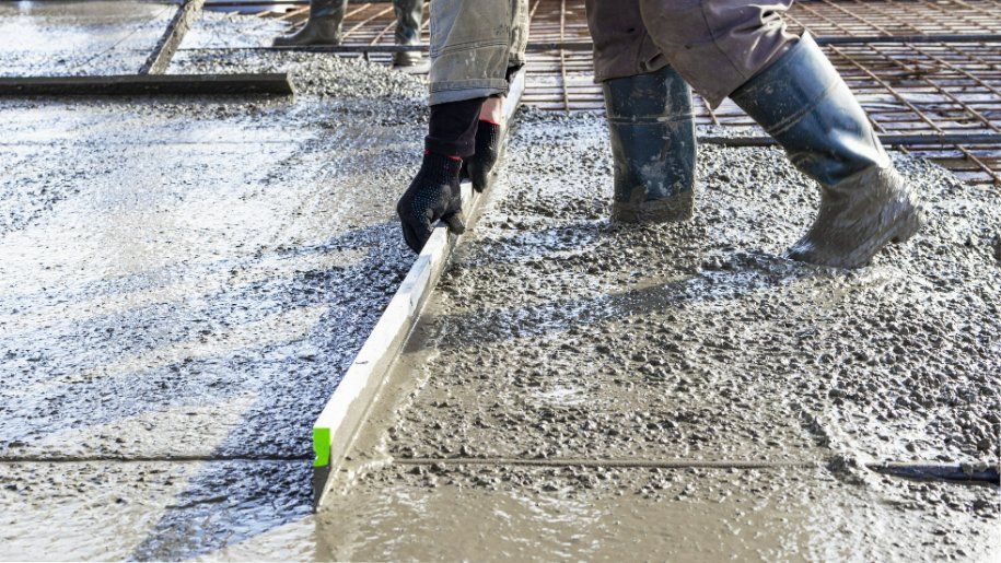 Professional concreter levelling a concrete flooring for a residential property in Bendigo VIC.