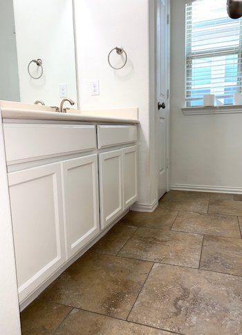 Home in Buda, TX that had full interior painting of walls, ceilings, doors, trim and cabinets painted by Austin Painting and Cabinets