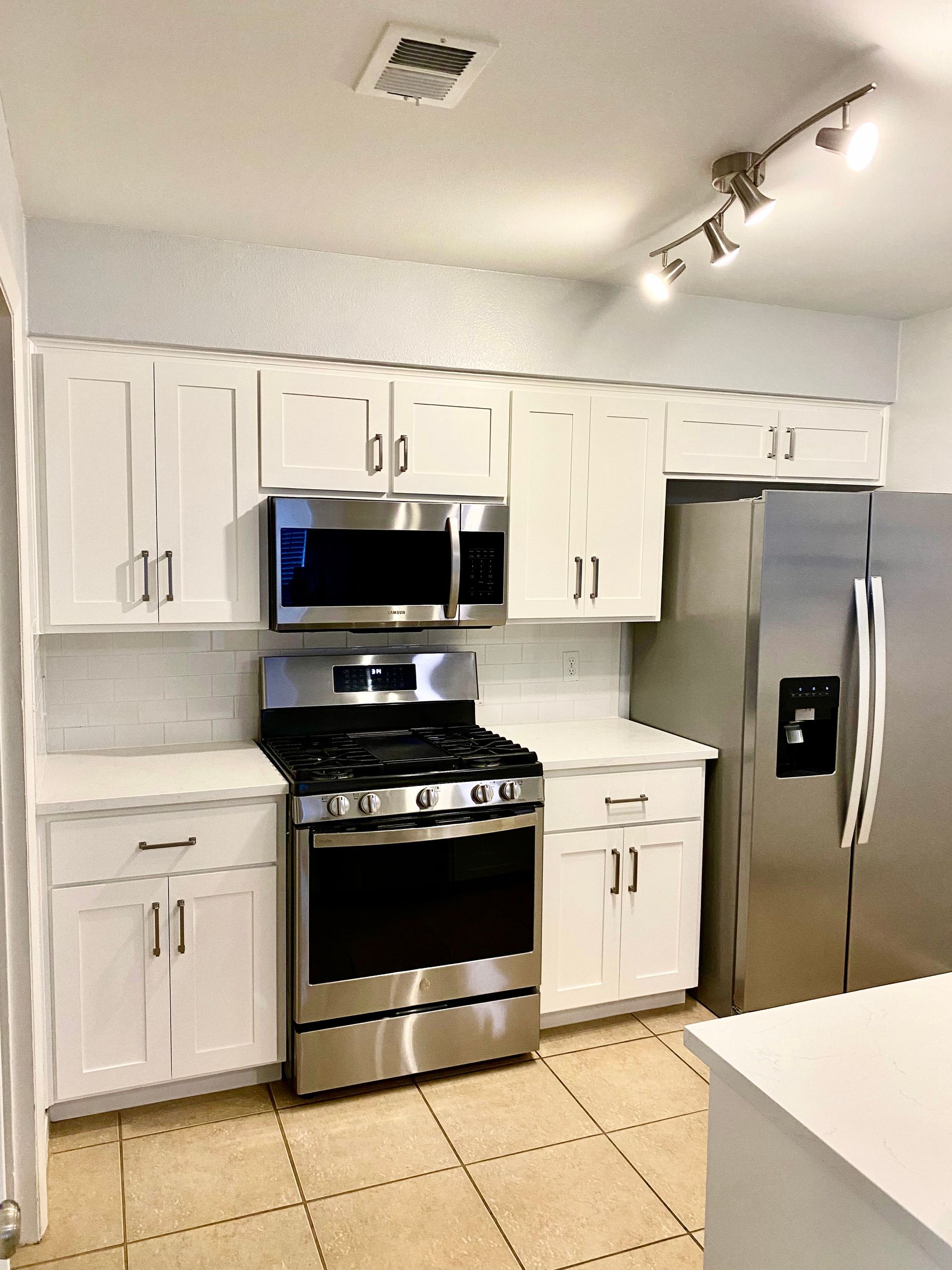 Austin kitchen cabinet refacing in Bouldin Creek with shaker doors and Benjamin Moore Simply White painted cabinets