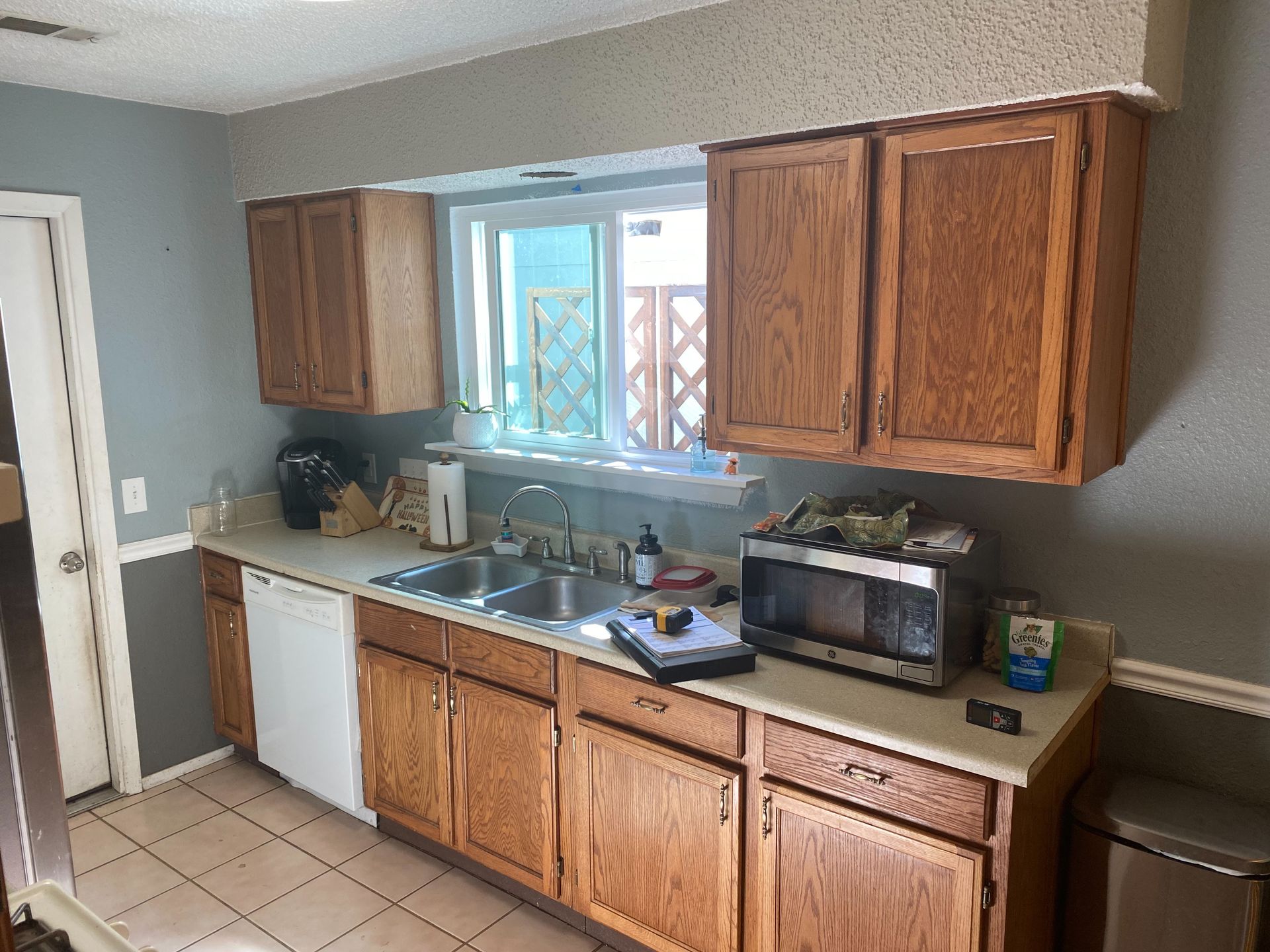 Austin kitchen before remodel with fur down popcorn ceilings and older cabinets