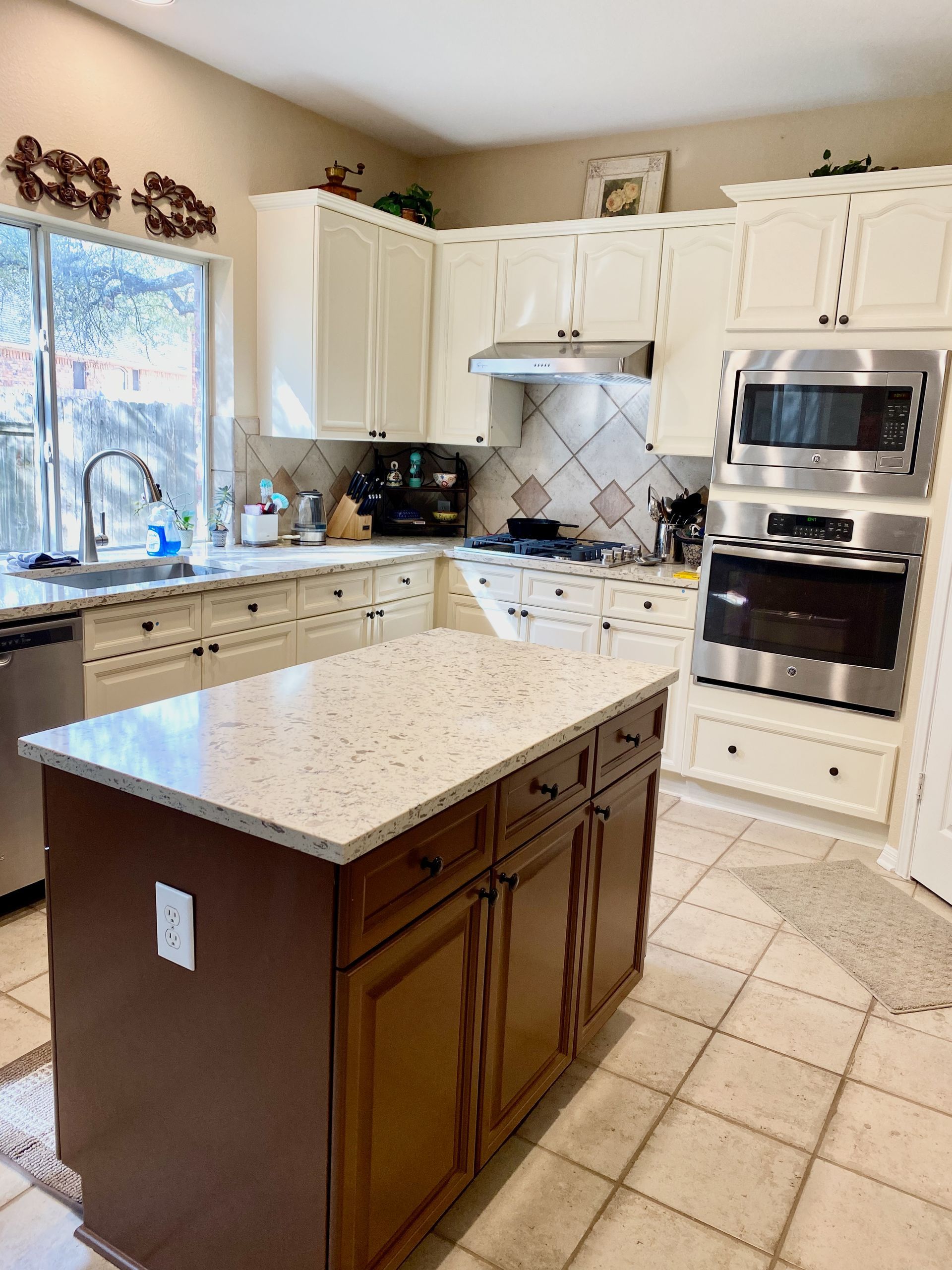 Cedar Park kitchen remodel with painted cabinets and quartz countertops