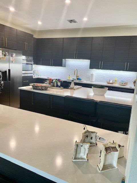 Home in Weslake Hills area of Austin, TX that had full kitchen remodel including new cabinets, new countertops, new backsplash, and whole house interior painting completed by Austin Painting and Cabinets
