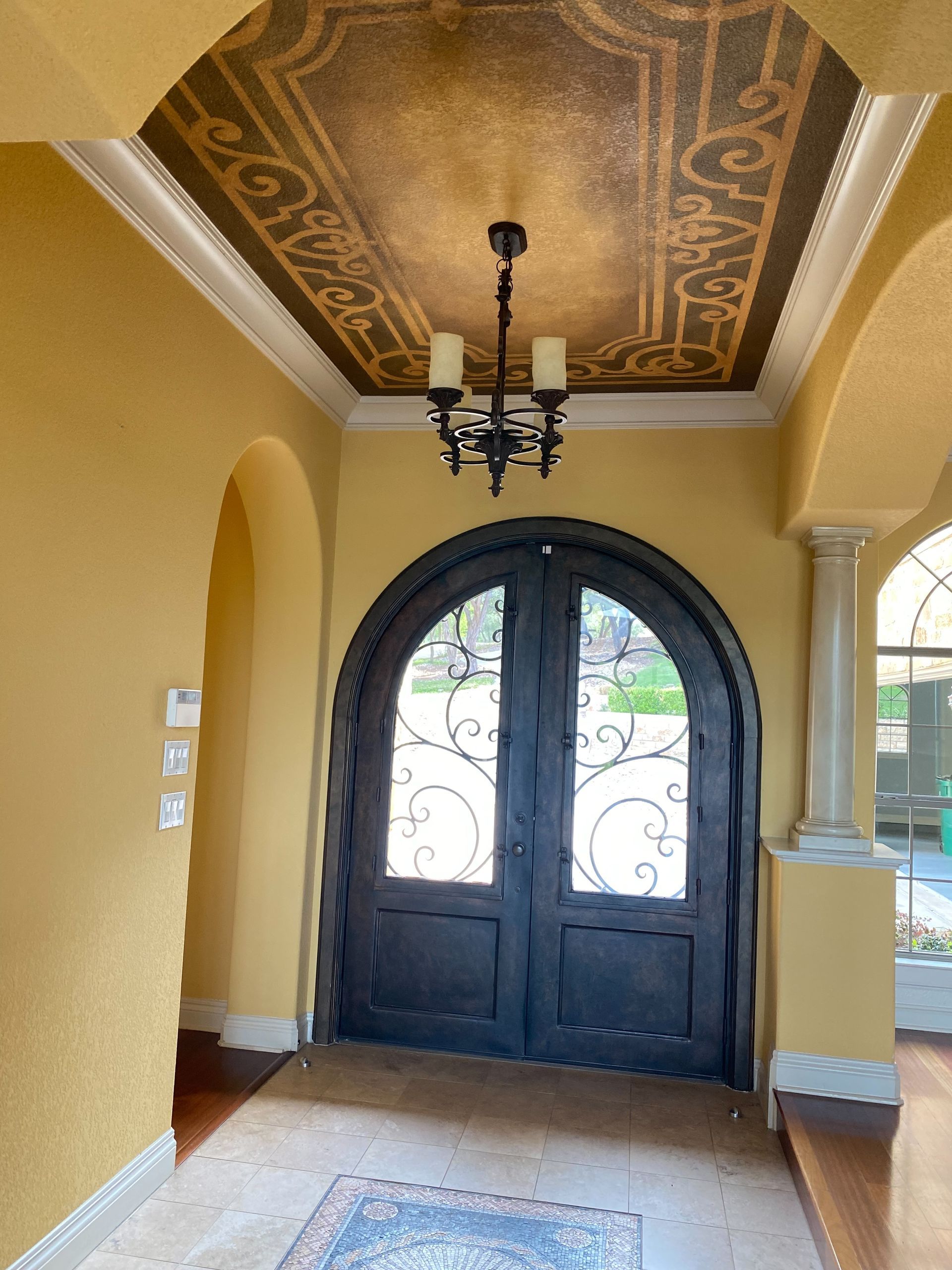Austin interior painting before photo in West Lake Hills with walls ceilings doors and trim before repaint