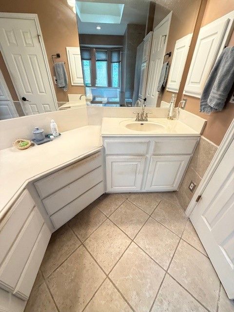 Cedar Park bathroom before remodel outdated layout and finishes