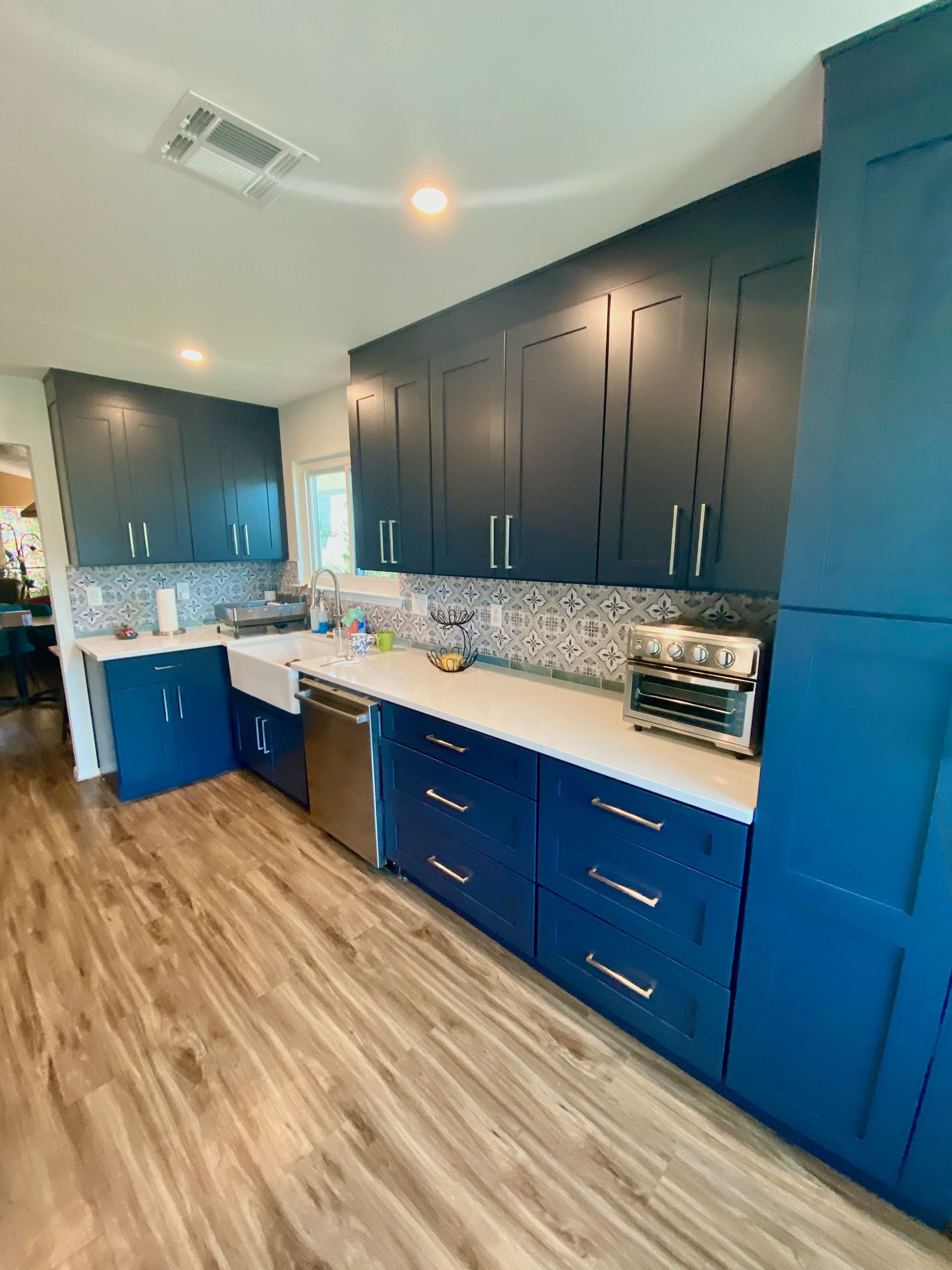 North Austin kitchen remodel with blue shaker cabinets quartz countertops and farmhouse sink