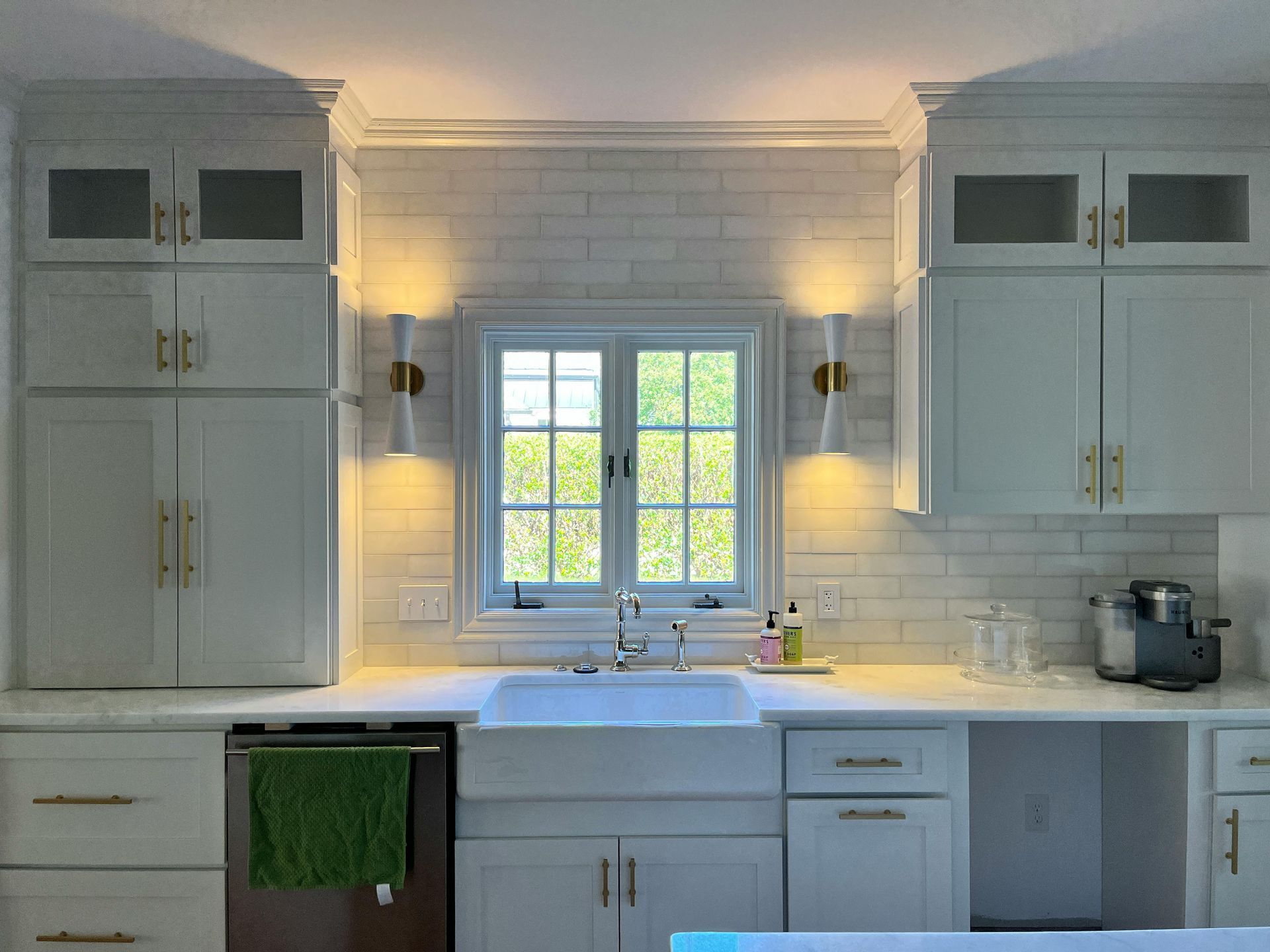 Kitchen in Austin, TX that chose Austin's best kitchen remodeling contractor Austin Painting and Cabinet for their kitchen remodel