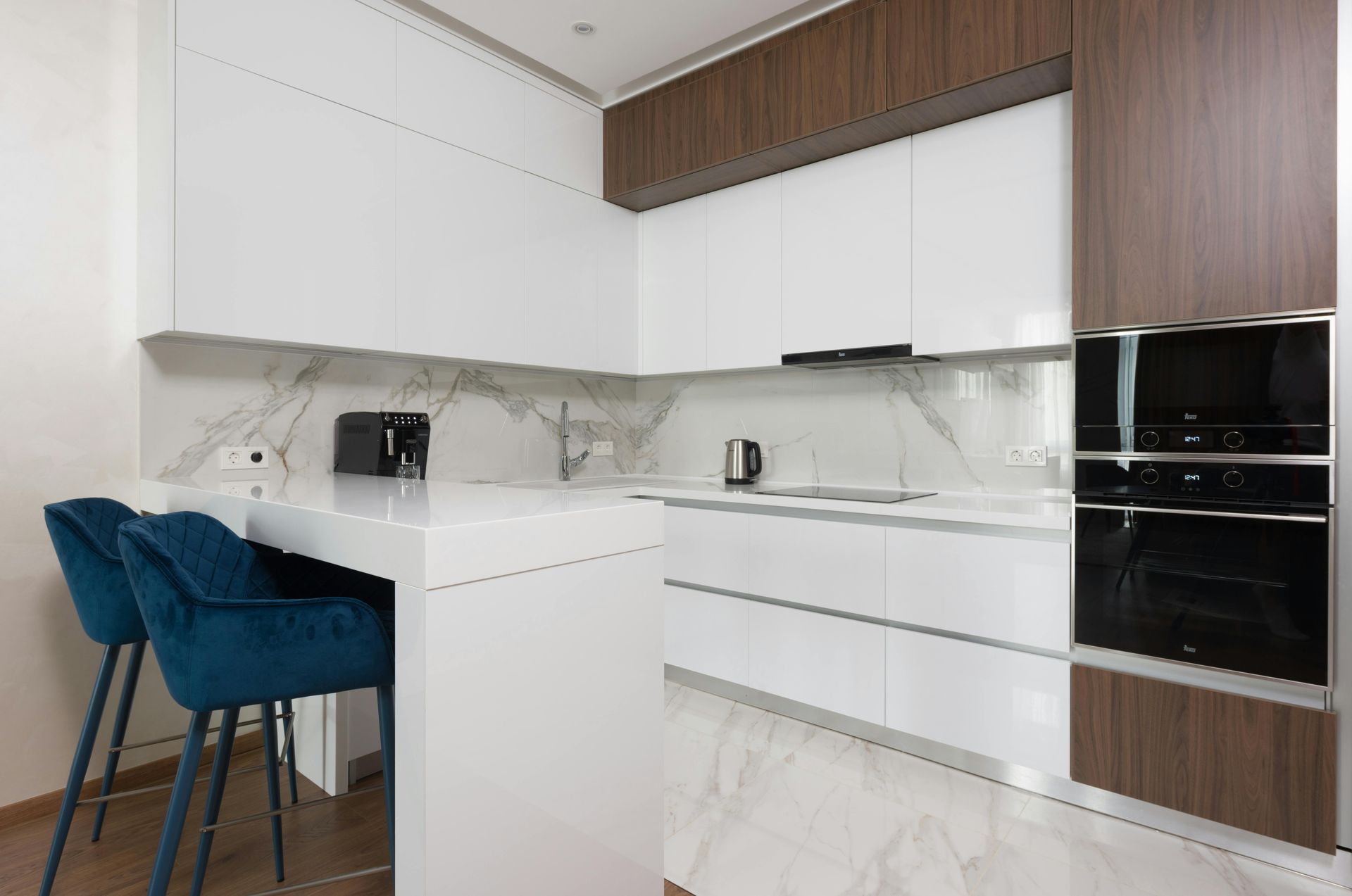 Newly kitchen cabinets provided by the best remodeling contractor in Lago Vista, TX Austin Painting and Cabinets
