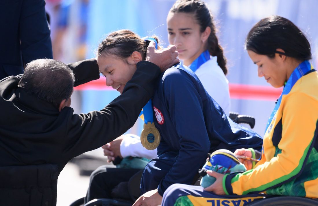 Hannah Dederick receives her medal at the Santiago medal ceremony