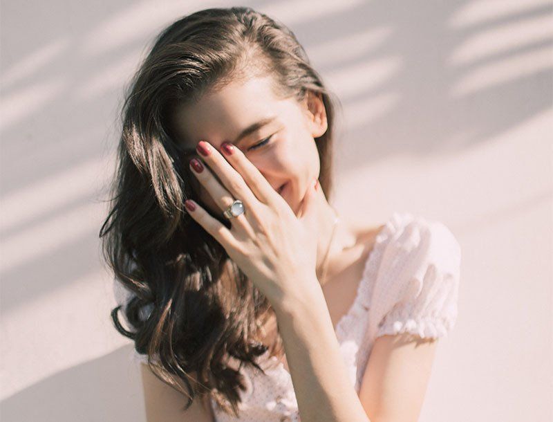 Faltenbehandlung mit Hyaluronsäure | Fältchen behandeln | skinra.beauty Anti-Age Kosmetikstudio Zürich