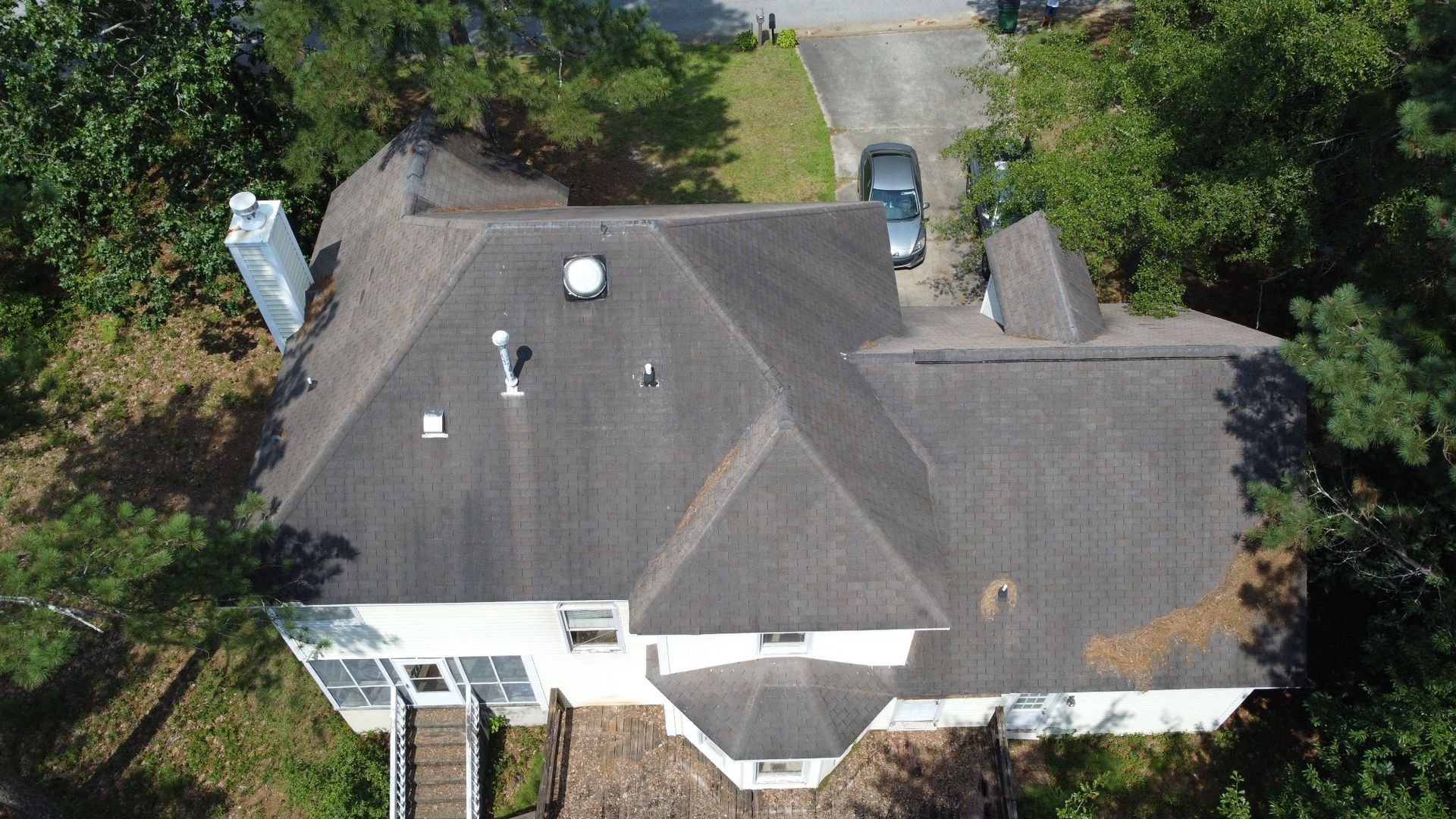 James Island home with old shingles before roof replacement
