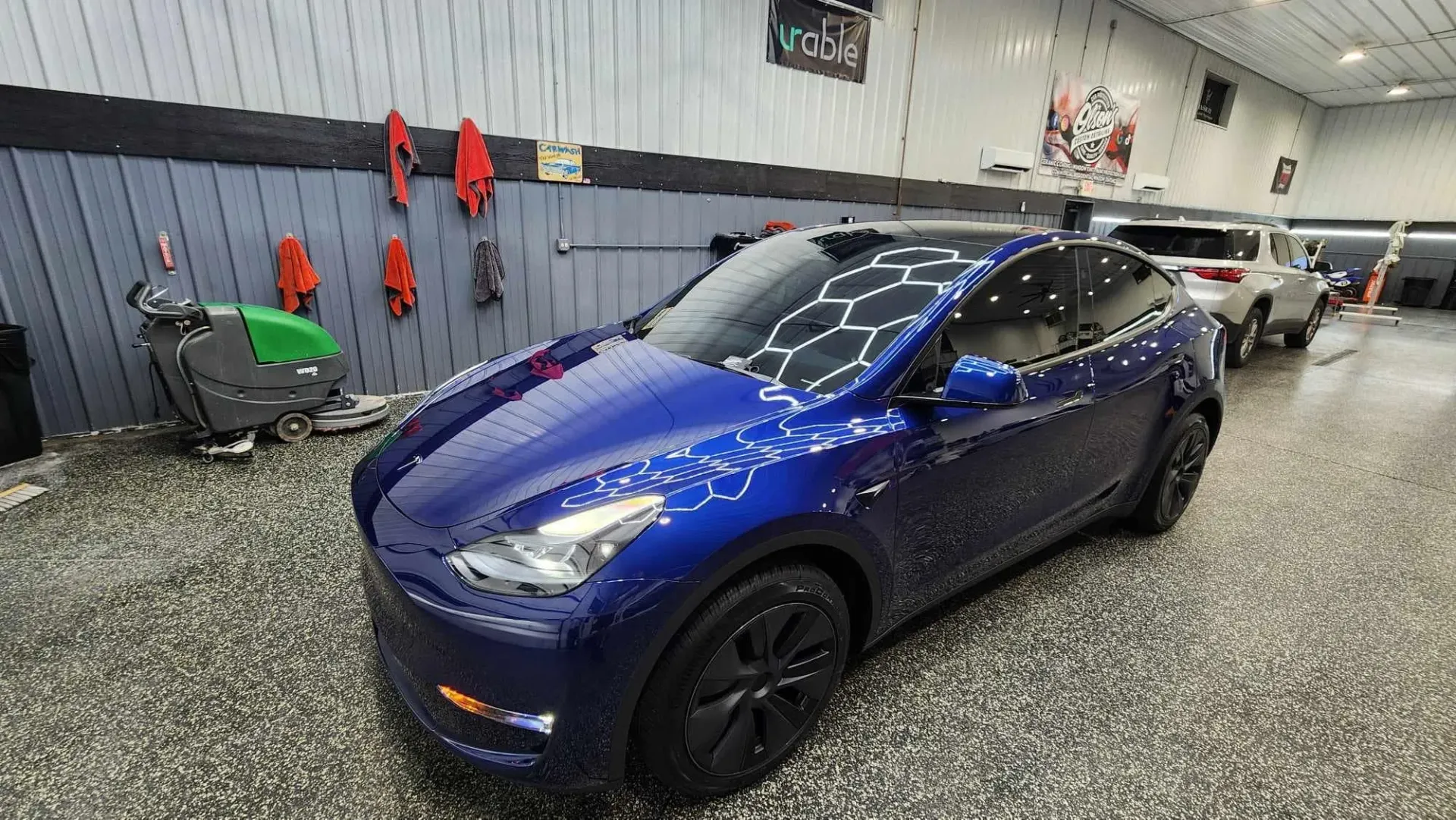 car window tinting on blue car