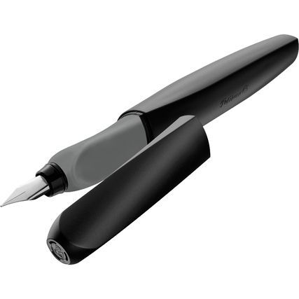 Schwarzer Füller – eleganter Stift für präzises und komfortables Schreiben.