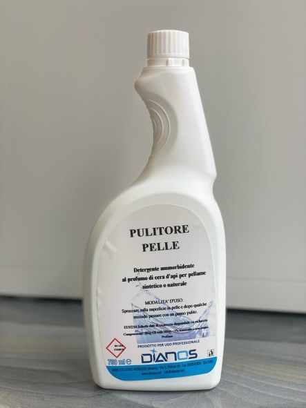 Flacone bianco di detergente liquido PULTORE PIENE con etichetta blu su sfondo grigio.