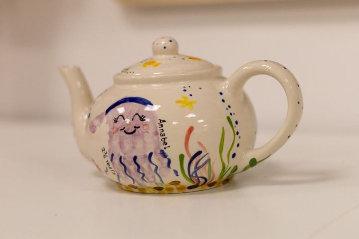 Ceramic gifts and keepsakes personalised and hand painted to suit your occasion.
