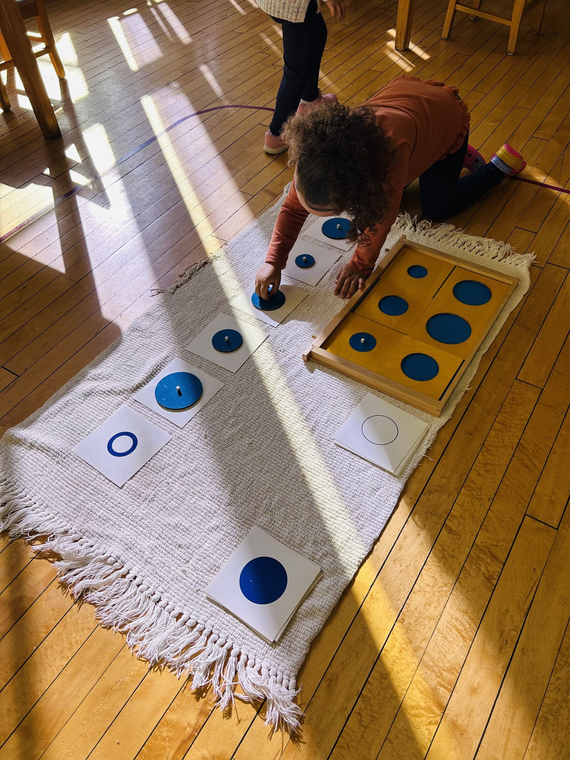 montessori child working with sensorial activity