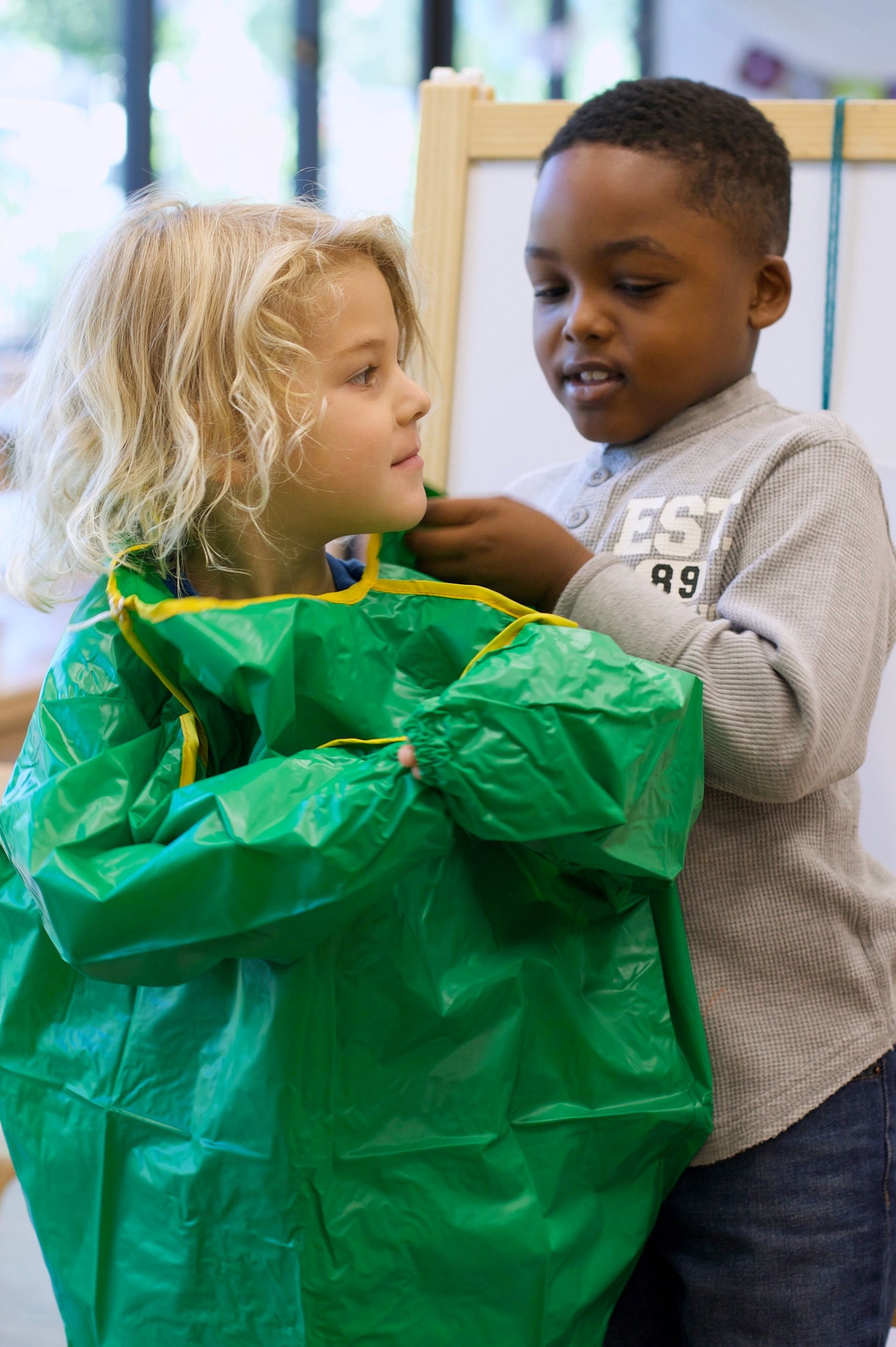 Montessori children working together