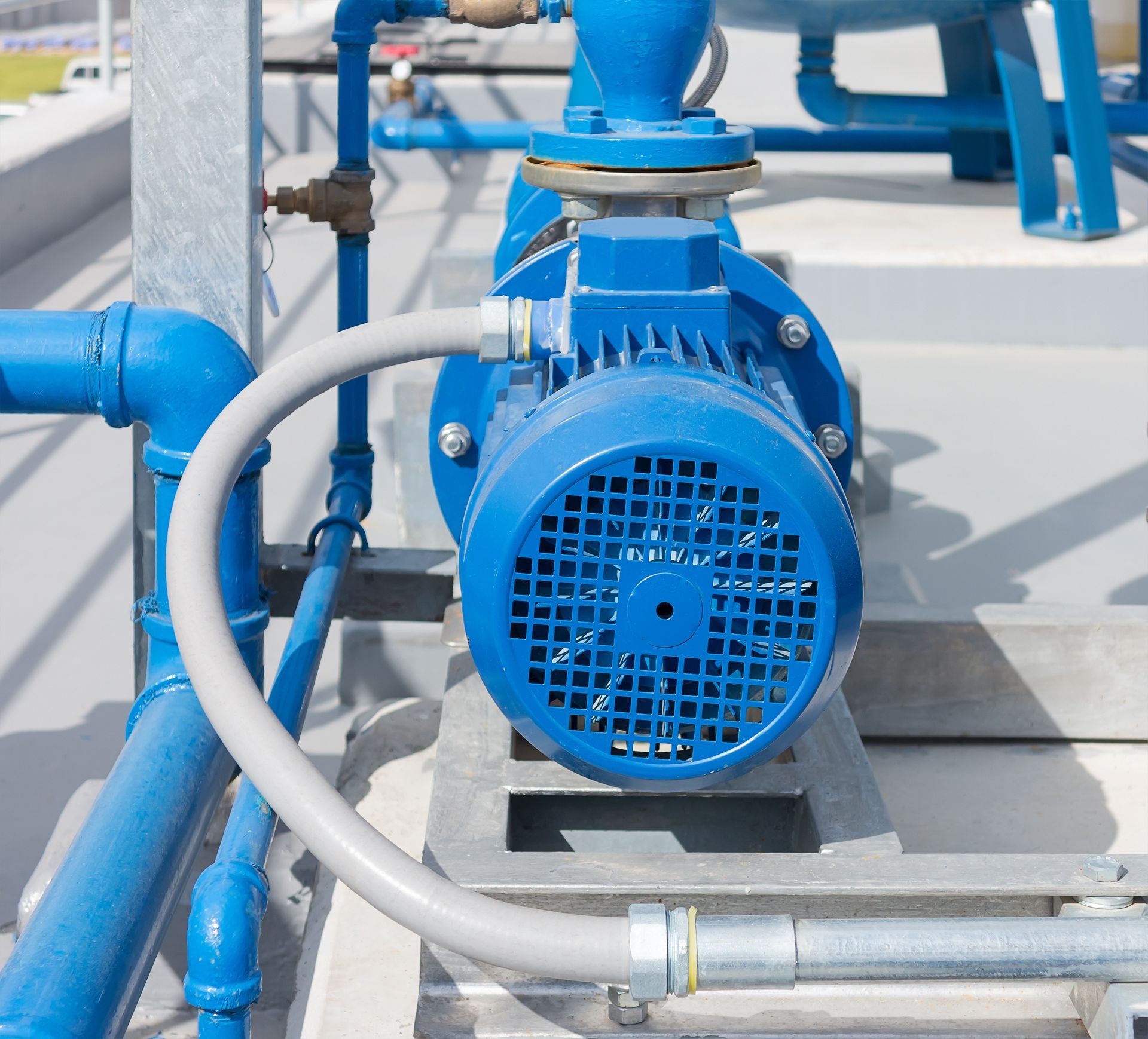 A blue motor is connected to a blue pipe