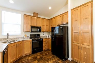 Creekside Minor Shower Classic Kitchen Design 2 — Visalia, CA — Kerman Mobile Homes Inc.