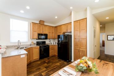 Creekside Minor Shower Classic Kitchen Design 4 — Visalia, CA — Kerman Mobile Homes Inc.