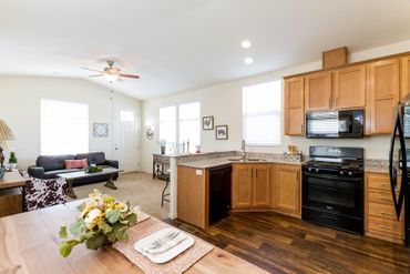 Creekside Minor Shower Classic Kitchen Design 5 — Visalia, CA — Kerman Mobile Homes Inc.
