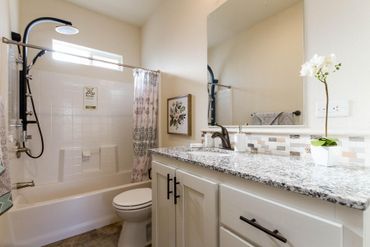 Creekside Minor Bathroom Interior Design — Visalia, CA — Kerman Mobile Homes Inc.