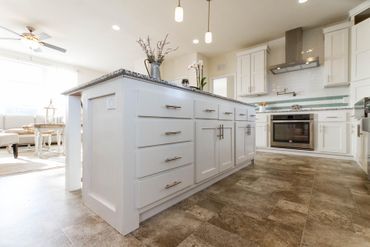 Creekside Minor Wall Design Kitchen — Visalia, CA — Kerman Mobile Homes Inc.
