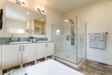Creekside Minor Master Bathroom — Visalia, CA — Kerman Mobile Homes Inc.