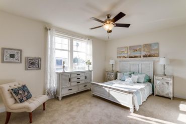 Creekside Minor Shower Bedroom 4 — Visalia, CA — Kerman Mobile Homes Inc.