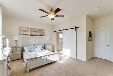 Creekside Minor Shower Bedroom 3 — Visalia, CA — Kerman Mobile Homes Inc.