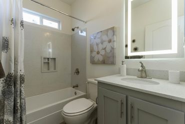 Creekside Minor Master Bathroom 1 — Visalia, CA — Kerman Mobile Homes Inc.