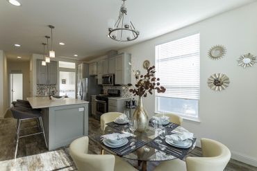 Creekside Minor Master Dining Room 2 — Visalia, CA — Kerman Mobile Homes Inc.