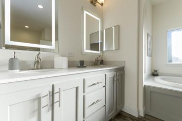 Creekside Minor Bathroom — Visalia, CA — Kerman Mobile Homes Inc.