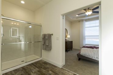 Creekside Minor Master Bathroom 2 — Visalia, CA — Kerman Mobile Homes Inc.
