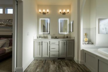 Creekside Minor Master Bathroom — Visalia, CA — Kerman Mobile Homes Inc.
