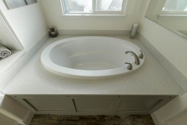 Creekside Minor Master Tub 2 — Visalia, CA — Kerman Mobile Homes Inc.