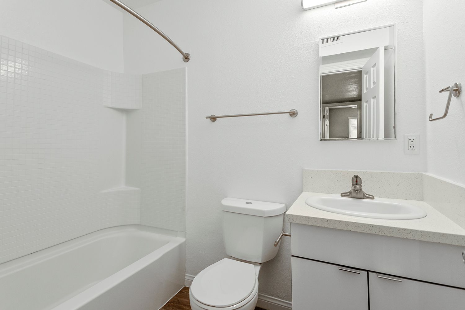 Photo gallery slider displaying the apartment amenities listed