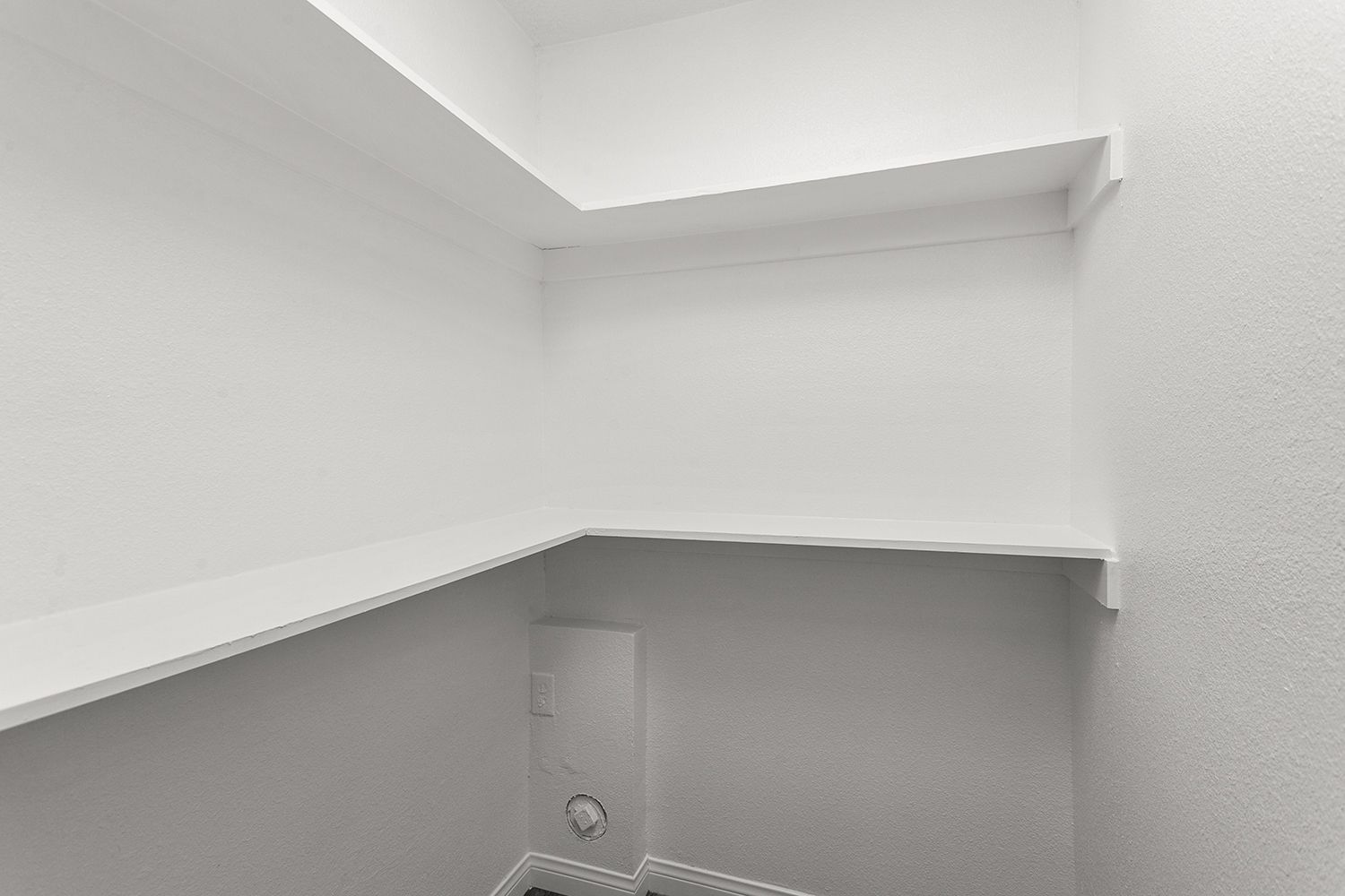Photo gallery slider displaying the apartment amenities listed