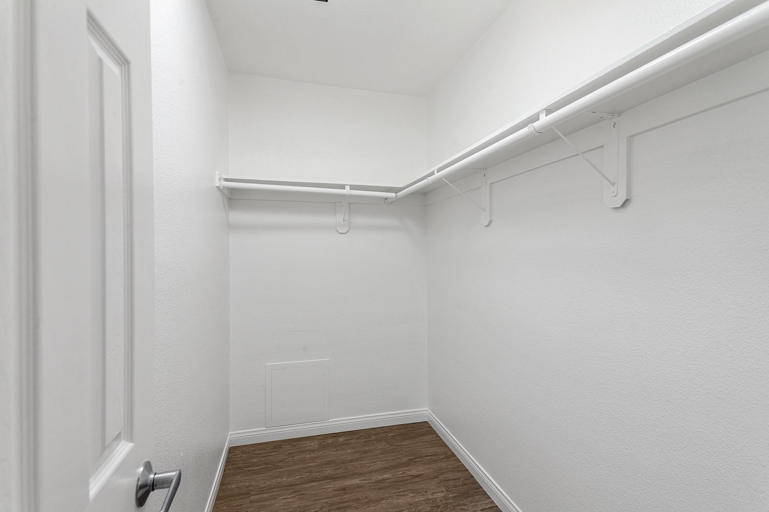 Photo gallery slider displaying the apartment amenities listed